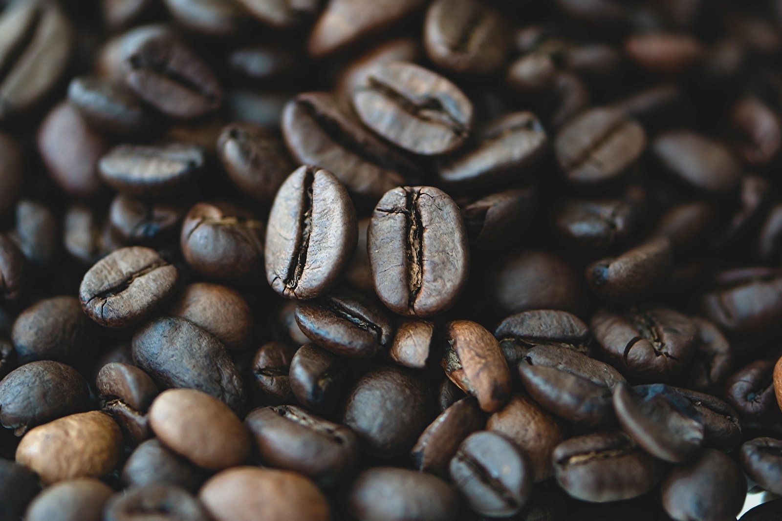 A minimalist coffee-themed high-resolution wallpaper, 23 of 63.